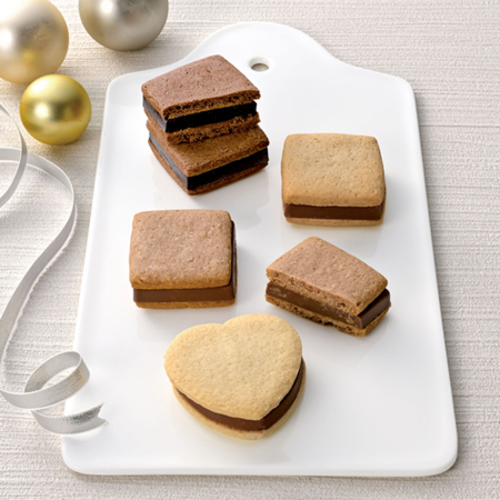 ゴディバ サブレショコラ8個入とTHE HOTEL フェイスタオル2枚セット