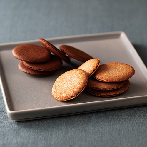 ゴディバ ラングドシャクッキーアソートメント8枚入とスターバックス オリガミ パーソナルドリップコーヒーギフトD